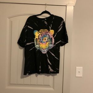 black and cream lines throughout the shirt with a color tiger